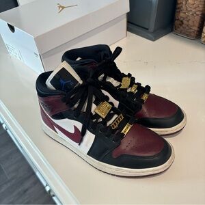 Jordan 1 SE Dark Black Beetroot (Women’s 8.5)